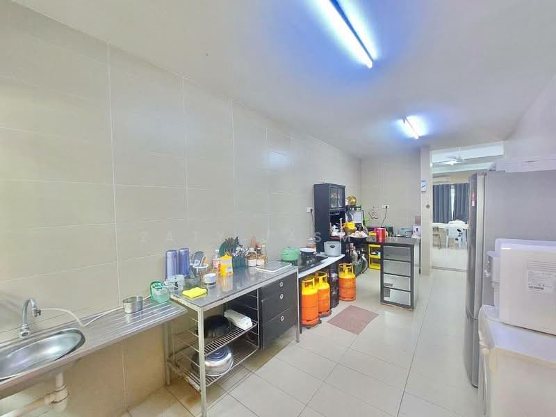 Bandar Damai Perdana untuk Untuk Dijual - RM 1,100,000, Mac 2026 - Kitchen - PropertyGuru.com.my