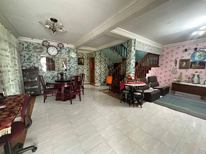 Taman Bukit Kempas untuk Untuk Dijual - RM 888,000, Mac 2026 - Living Room - PropertyGuru.com.my