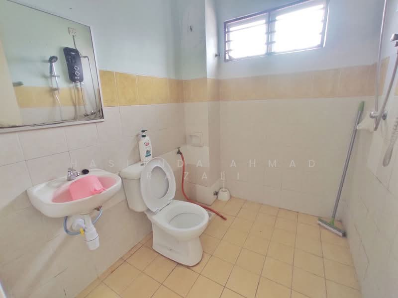 2-storey Terraced House for Sale in Taman Puncak Saujana (Kajang) - Haslinda Ahmad Razali - Bathroom - PropertyGuru.com.my