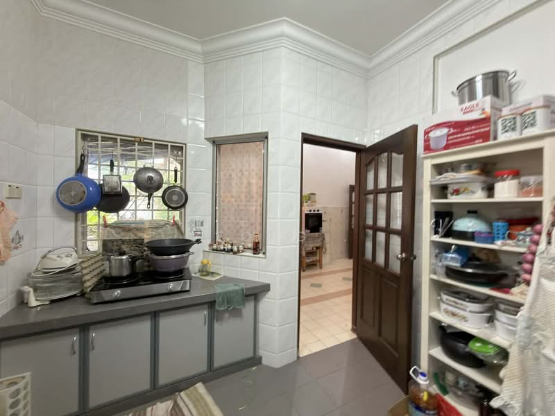 Semi-Detached House for Sale in Ayer Keroh (Melaka) - Yeong . - Kitchen - PropertyGuru.com.my