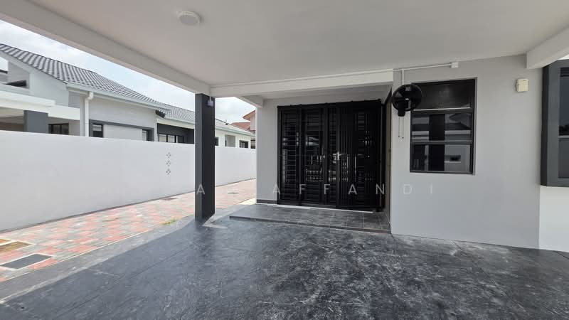 NEW UNIT RENOVATED Single Storey SEMI D Sek 29 Shah Alam untuk Untuk Disewa - RM 1,800 /bulan, Mac 2026 - Exterior - PropertyGuru.com.my