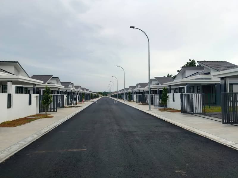 NEW UNIT RENOVATED Single Storey SEMI D Sek 29 Shah Alam untuk Untuk Disewa - RM 1,800 /bulan, Mac 2026 - Exterior - PropertyGuru.com.my