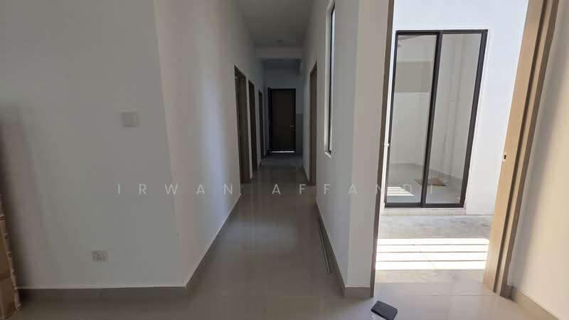 NEW UNIT RENOVATED Single Storey SEMI D Sek 29 Shah Alam untuk Untuk Disewa - RM 1,800 /bulan, Mac 2026 - Corridor - PropertyGuru.com.my