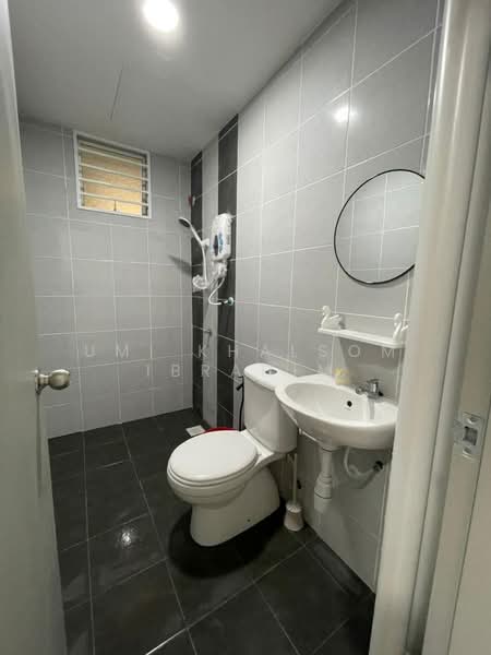 Apartment for Rent at Idaman Melur @ Cybersouth - Umi Khalsom Ibrahim - Bathroom - PropertyGuru.com.my