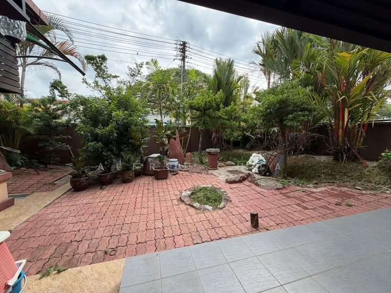 Bungalow for Sale in Kuching (Sarawak) - Alfred Chua - Garden - PropertyGuru.com.my