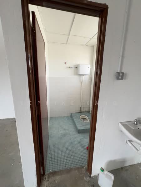 Warehouse for Rent in Bukit Beruntung (Serendah) - Sephine Kang - Bathroom - PropertyGuru.com.my