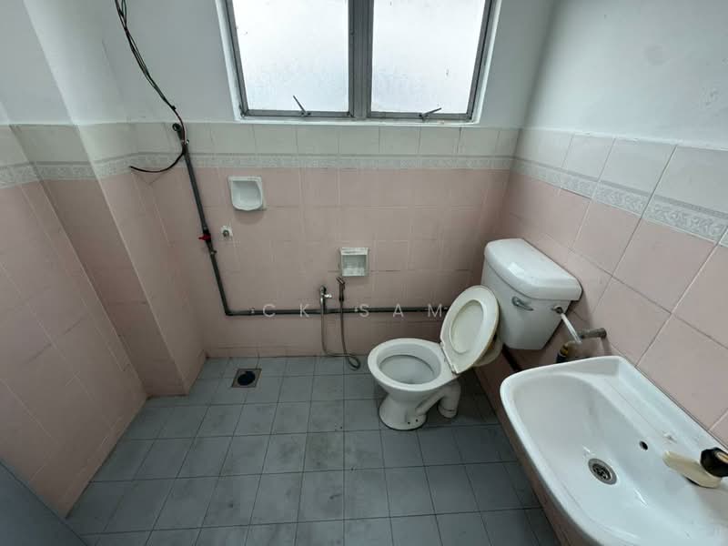 Bandar Country Homes, Desa 13, Rawang untuk Untuk Dijual - RM 500,000, Mac 2026 - Bathroom - PropertyGuru.com.my