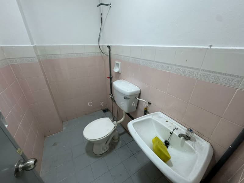 Bandar Country Homes, Desa 13, Rawang untuk Untuk Dijual - RM 500,000, Mac 2026 - Bathroom - PropertyGuru.com.my