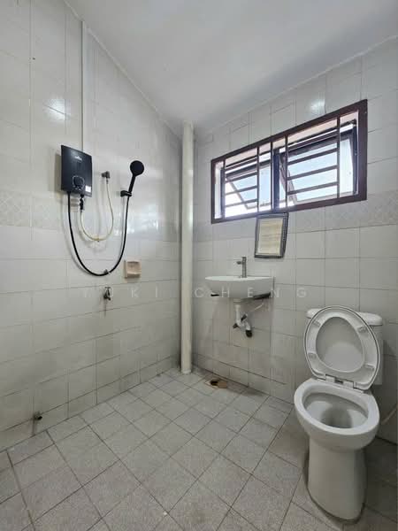 Taman Johor Jaya untuk Untuk Dijual - RM 849,000, Mac 2026 - Bathroom - PropertyGuru.com.my