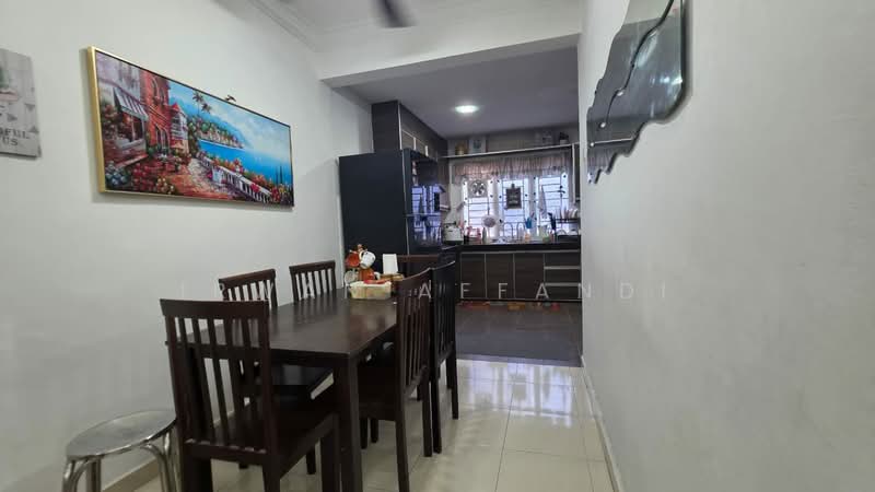 2-storey Terraced House for Sale in Bandar Saujana Putra (Tanjong Duabelas) - Irwan Affandi - Dining Room - PropertyGuru.com.my
