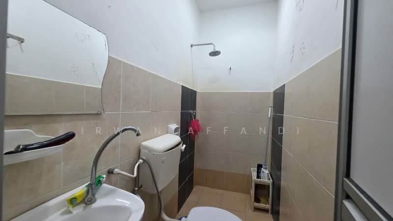 2-storey Terraced House for Sale in Bandar Saujana Putra (Tanjong Duabelas) - Irwan Affandi - Bathroom - PropertyGuru.com.my