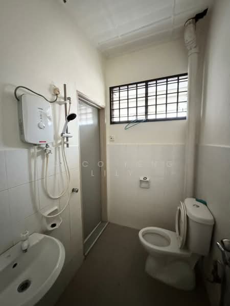 2-storey Terraced House for Sale in Bandar Baru Permas Jaya (Permas Jaya) - Coco Feng Lily - Bathroom - PropertyGuru.com.my