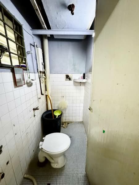 Taman Mulia Jaya untuk Untuk Dijual - RM 135,000, Mac 2026 - Bathroom - PropertyGuru.com.my