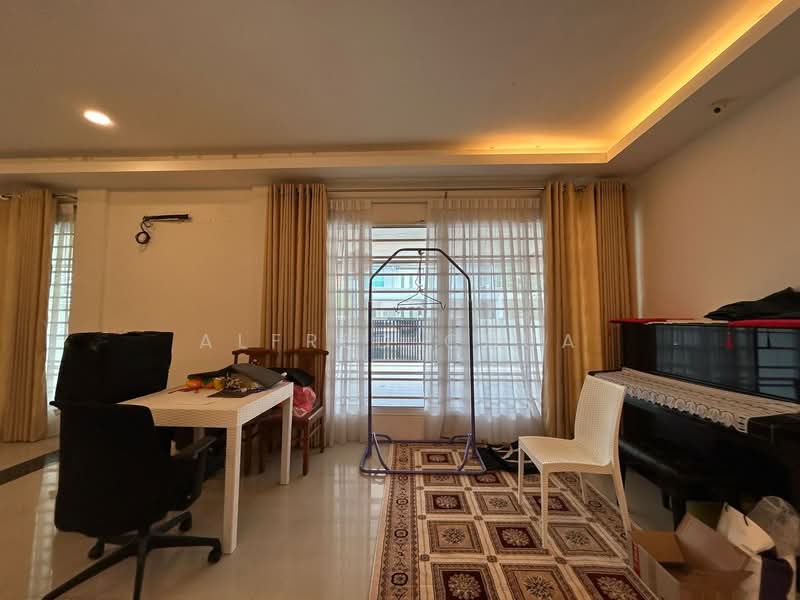 Semi-Detached House for Sale in Kuching (Sarawak) - Alfred Chua - Living Room - PropertyGuru.com.my