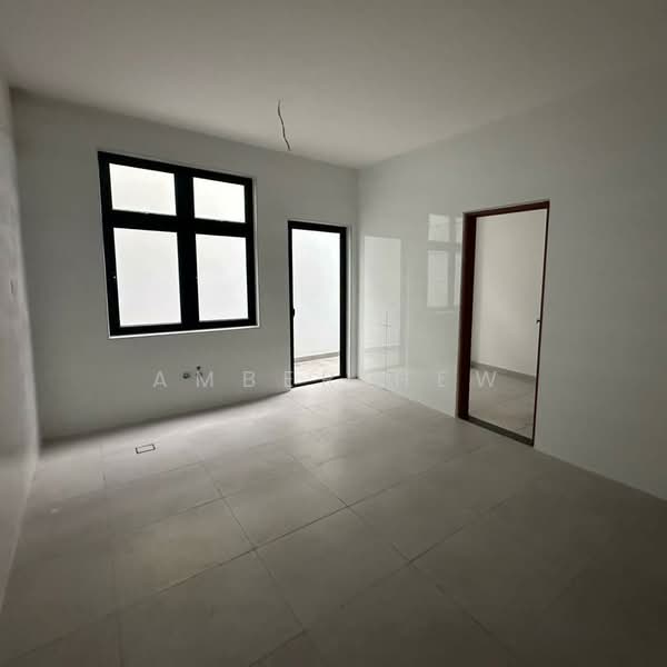 Semi-Detached House for Sale in Taman Perling (Perling) - Amber Hew - Interior - PropertyGuru.com.my