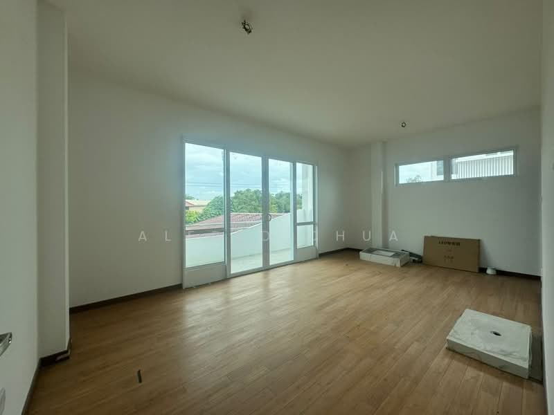 Semi-Detached House for Sale in Semaba (Kuching) - Alfred Chua - Balcony - PropertyGuru.com.my