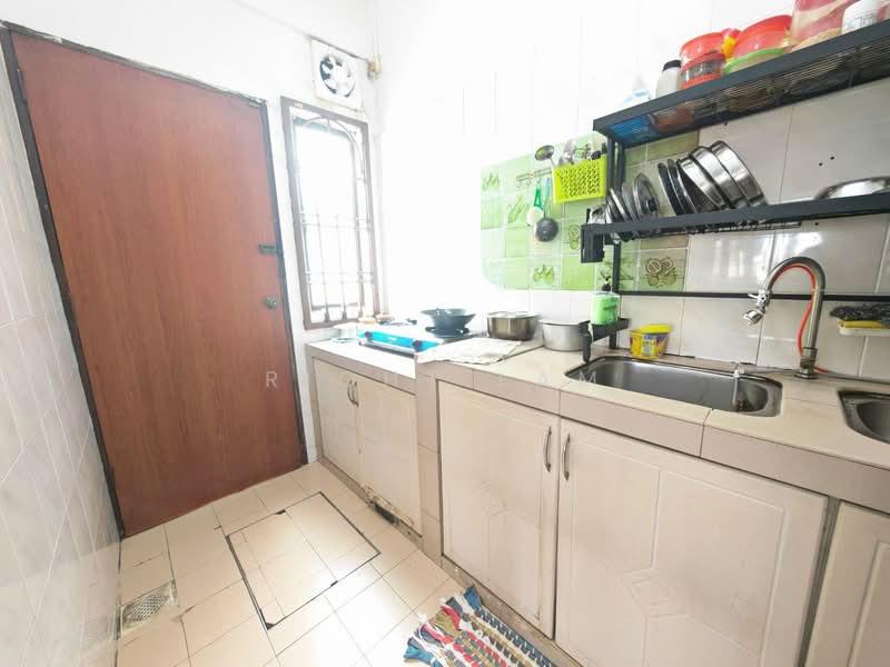 2-storey Terraced House for Sale in Taman Mount Austin (Tebrau) - Right Lam - Kitchen - PropertyGuru.com.my