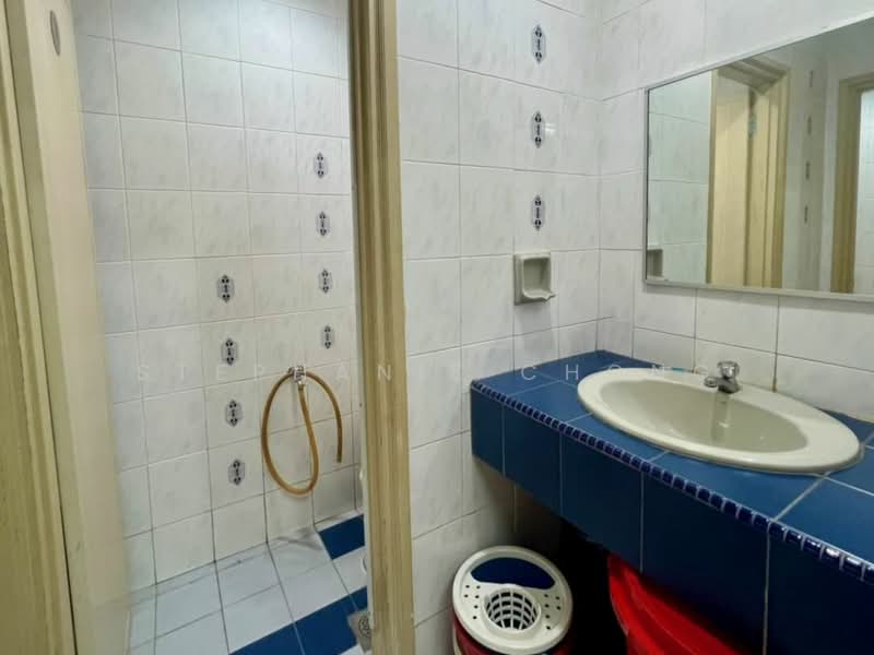Office for Sale in Damansara Intan (Petaling Jaya) - Stephanie Chong - Bathroom - PropertyGuru.com.my