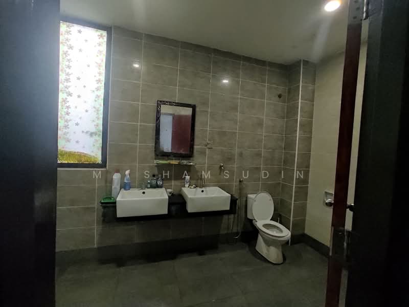 Taman Pulai Bayu untuk Untuk Dijual - RM 1,300,000, Mac 2026 - Bathroom - PropertyGuru.com.my