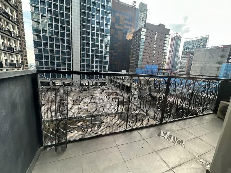SOHO @ Empire City untuk Untuk Disewa - RM 1,300 /bulan, Mac 2026 - Balcony - PropertyGuru.com.my