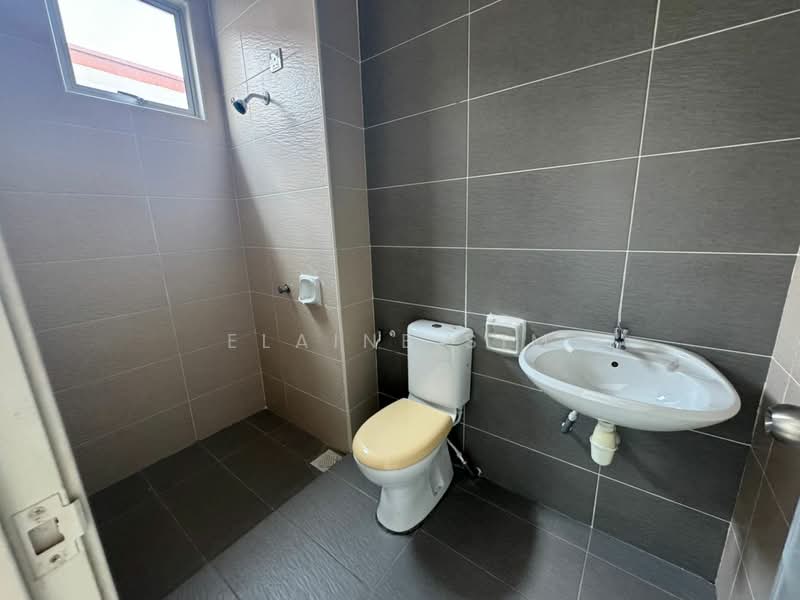 2-storey Terraced House for Sale in Bandar Putra (Kulai) - Elaine Sim - Bathroom - PropertyGuru.com.my
