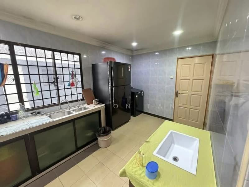 1-storey Terraced House for Sale in Taman Johor Jaya (Johor Bahru) - Winson Tan - Kitchen - PropertyGuru.com.my
