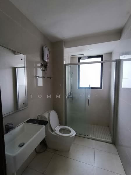 Bay Point @ Country Garden Danga Bay untuk Untuk Disewa - RM 2,800 /bulan, Mac 2026 - Bathroom - PropertyGuru.com.my