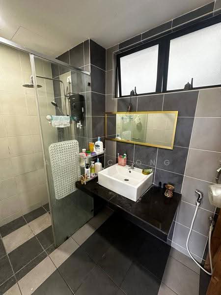 Kondominium untuk Dijual di Upper East @ Tiger Lane - Amie Chong - Bathroom - PropertyGuru.com.my