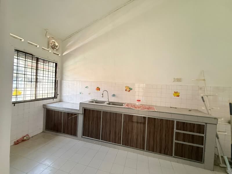 Bandar Selesa Jaya untuk Untuk Dijual - RM 460,000, Mac 2026 - Kitchen - PropertyGuru.com.my