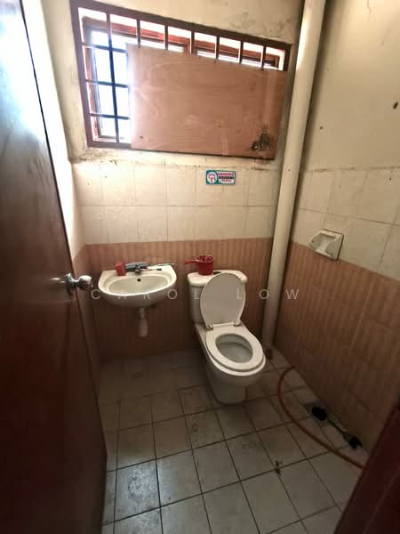 Shop for Rent in Taman Desa Cemerlang (Ulu Tiram) - Carol Low - Bathroom - PropertyGuru.com.my