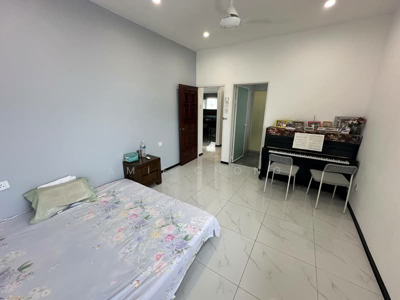 Bungalow for Sale in Taman Chateau (Ipoh) - Amie Chong - Bedroom - PropertyGuru.com.my