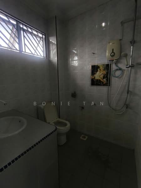 2.5-storey Terraced House for Rent in Taman Cheras Jaya (Cheras) - Bonie Tan - Bathroom - PropertyGuru.com.my