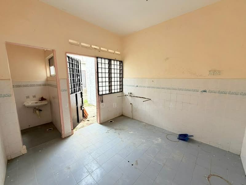 2-storey Terraced House for Sale in Taman Selesa Jaya (Iskandar Puteri (Nusajaya)) - Jacob Chua - Kitchen - PropertyGuru.com.my