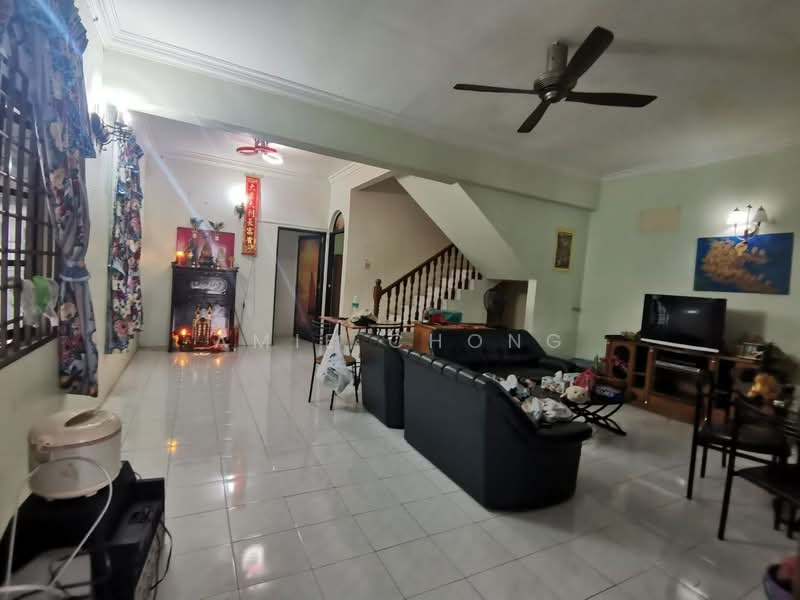 Menglembu Double Storey Intermediate Corner House Partial Furnished For Sale untuk Untuk Dijual - RM 380,000, Mac 2026 - Living Room - PropertyGuru.com.my