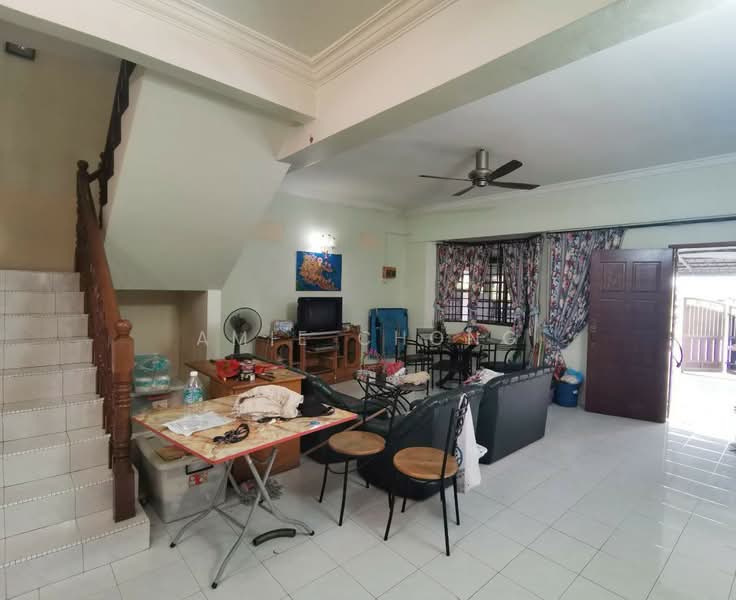 Menglembu Double Storey Intermediate Corner House Partial Furnished For Sale untuk Untuk Dijual - RM 380,000, Mac 2026 - Living Room - PropertyGuru.com.my