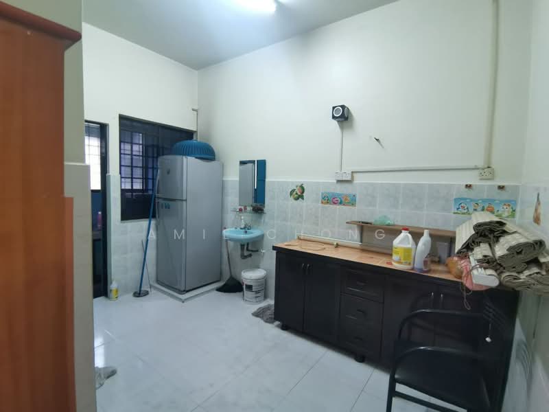 Menglembu Double Storey Intermediate Corner House Partial Furnished For Sale untuk Untuk Dijual - RM 380,000, Mac 2026 - Kitchen - PropertyGuru.com.my