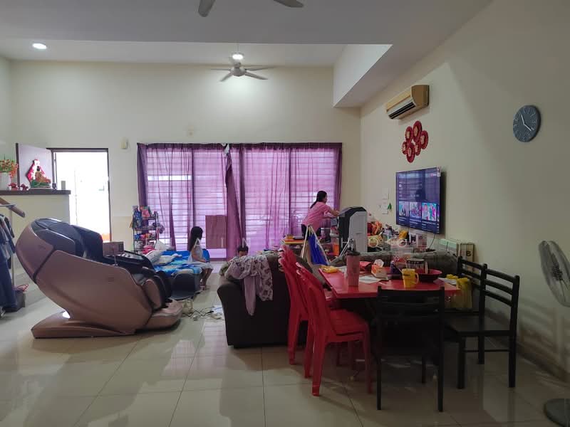 2-storey Terraced House for Sale in Telok Panglima Garang (Selangor) - Elaine Khoo - Living Room - PropertyGuru.com.my