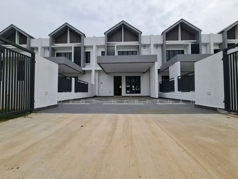 2-storey Terraced House for Sale in Shah Alam (Selangor) - Syukor Hartanah - Exterior - PropertyGuru.com.my
