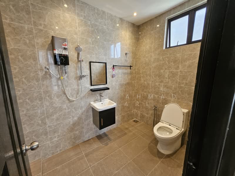Bungalow for Sale in Lavender Heights (Senawang) - Naufal Ahmad Azahari - Bathroom - PropertyGuru.com.my
