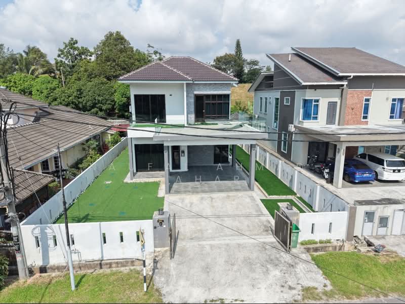 Bungalow for Sale in Lavender Heights (Senawang) - Naufal Ahmad Azahari - Drone view (Front zoom in) - PropertyGuru.com.my