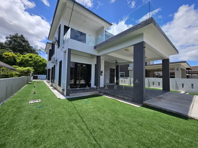 Bungalow for Sale in Lavender Heights (Senawang) - Naufal Ahmad Azahari - Exterior view left left - PropertyGuru.com.my