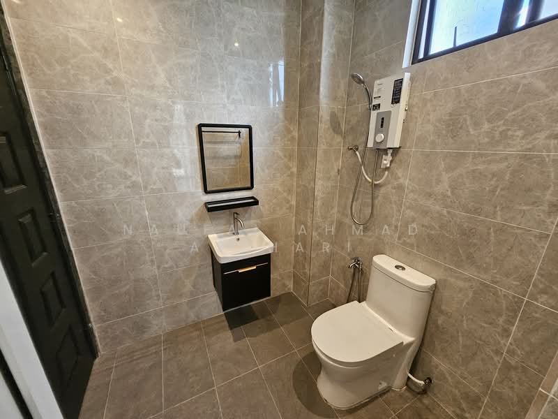 Bungalow for Sale in Lavender Heights (Senawang) - Naufal Ahmad Azahari - First bathroom - PropertyGuru.com.my