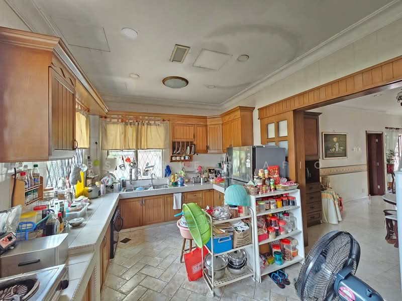 Bungalow for Sale in Glenmarie (Selangor) - Absyarie Syafiq Shahrin - Kitchen - PropertyGuru.com.my