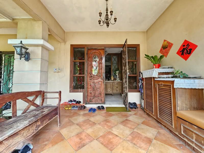 Bungalow for Sale in Glenmarie (Selangor) - Absyarie Syafiq Shahrin - Entrance - PropertyGuru.com.my