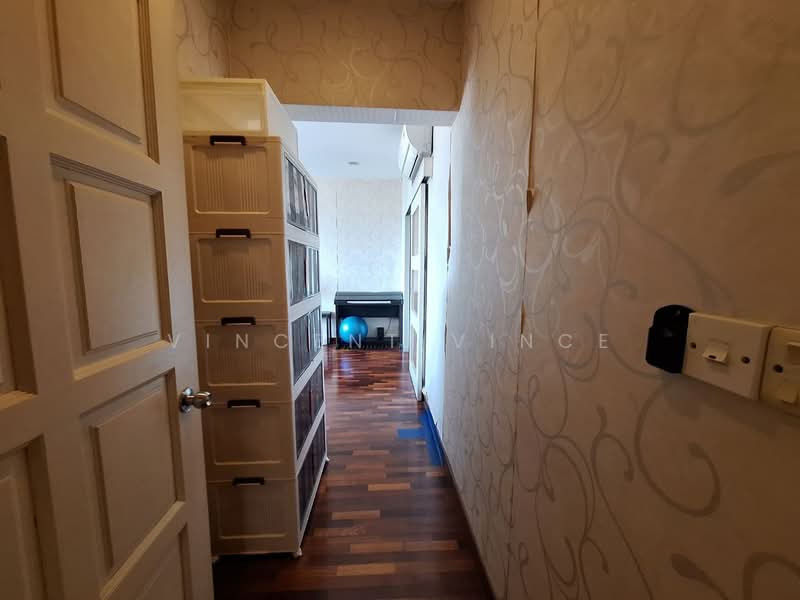 Condominium for Sale at 1 Bukit Utama - Vincent Vince - Corridor - PropertyGuru.com.my