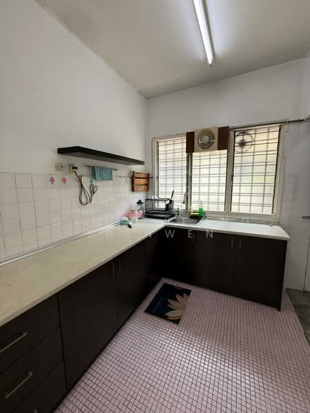 Taman Sri Subang untuk Untuk Disewa - RM 2,500 /bulan, Mac 2026 - Kitchen - PropertyGuru.com.my