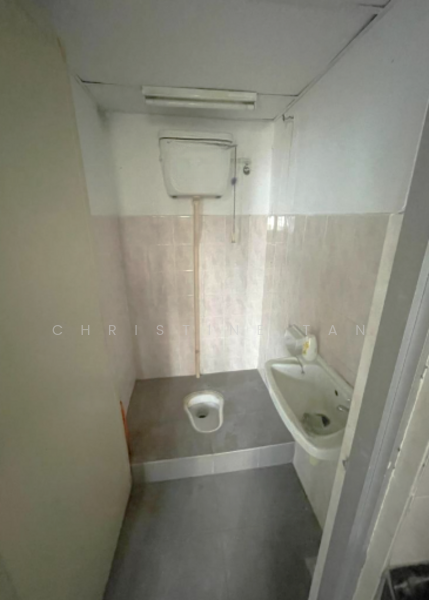 Shop for Rent in Bandar Seri Putra (Bangi) - Christine Tan - Bathroom - PropertyGuru.com.my
