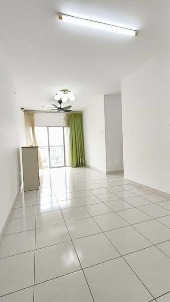 Sky Awani Residensi 1 untuk Untuk Disewa - RM 1,300 /bulan, Mac 2026 - Living Room - PropertyGuru.com.my