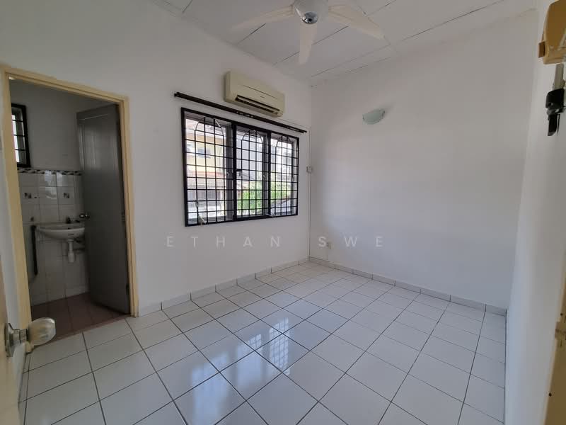 2-storey Terraced House for Sale in Seksyen 6 (Kota Damansara) - Ethan Swe - Bathroom - PropertyGuru.com.my
