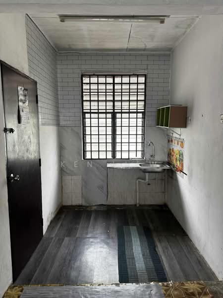 2-storey Terraced House for Sale in Bandar Putra (Kulai) - Ken Liew - Kitchen - PropertyGuru.com.my